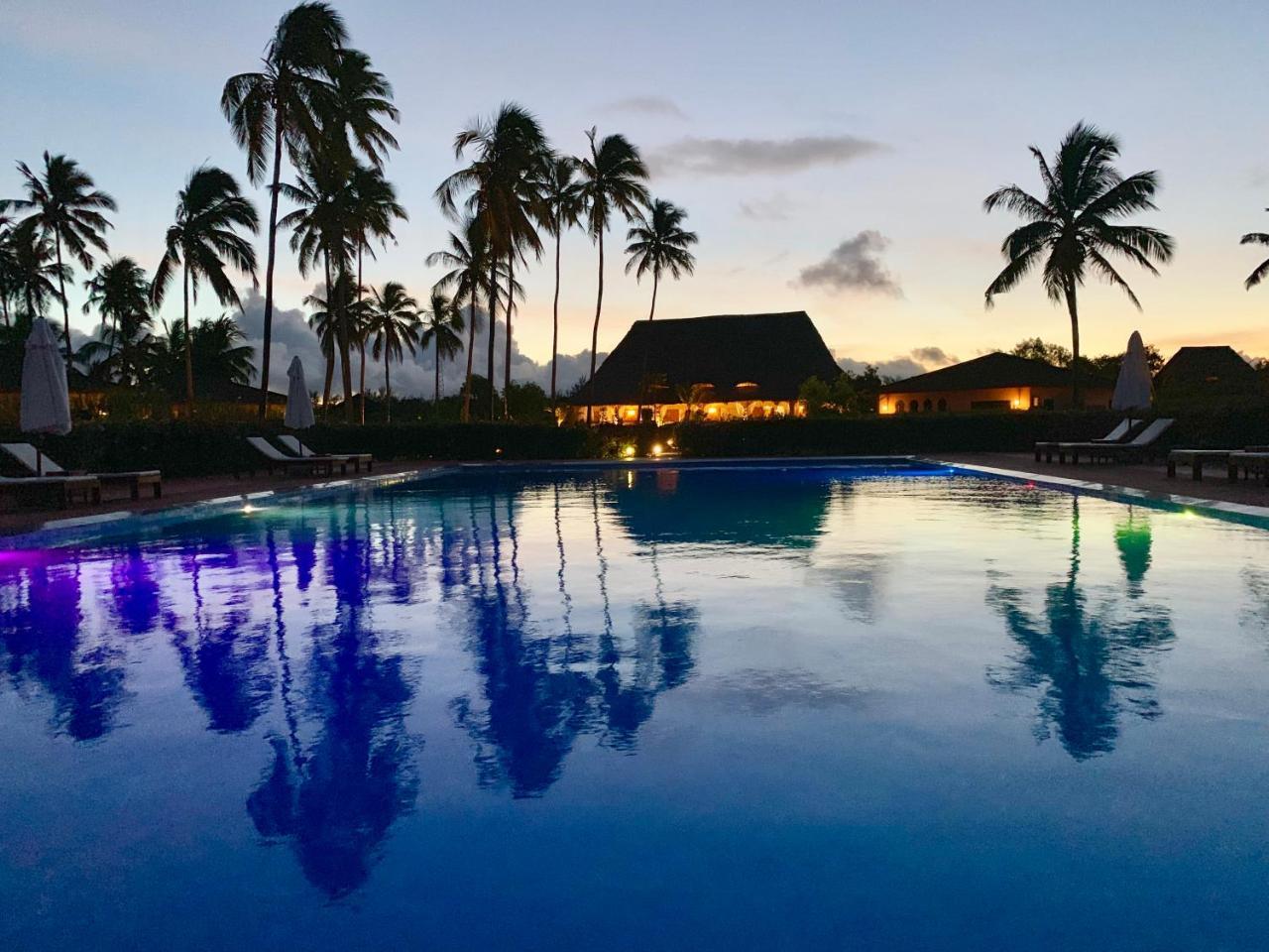 The Sands Beach Resort บูจู ภายนอก รูปภาพ